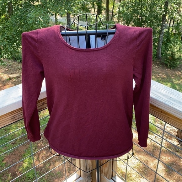 GNW Maroon Woven Knit Layered Round Neck Blouse W/ Zippered Back Detail M - Picture 2 of 9